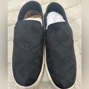 OluKai Camo Women’s Slip On’s - Size 9